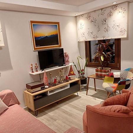 Ferienwohnung Το Σπίτι Της Ευτυχίας Σουίτα Karpenísion Exterior foto