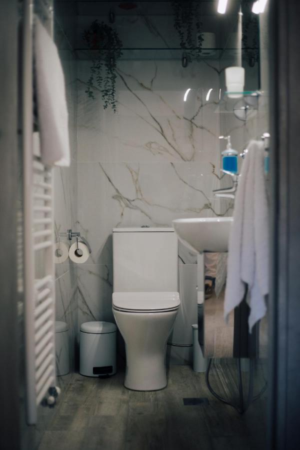 Ferienwohnung Το Σπίτι Της Ευτυχίας Σουίτα Karpenísion Exterior foto